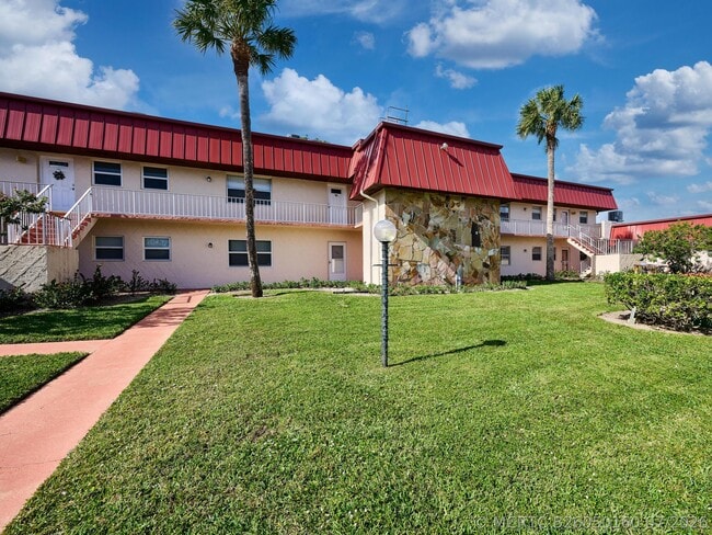 Building Photo - 12021 W Greenway Dr