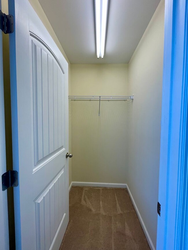 Building Photo - 5 Bedroom/3 Bath home with Garage in Tiger...
