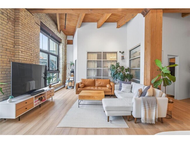 Building Photo - 404 N Washington Ave