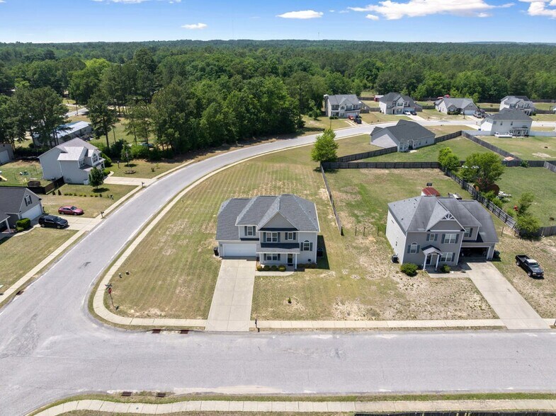 Building Photo - 121 Feathers Ln