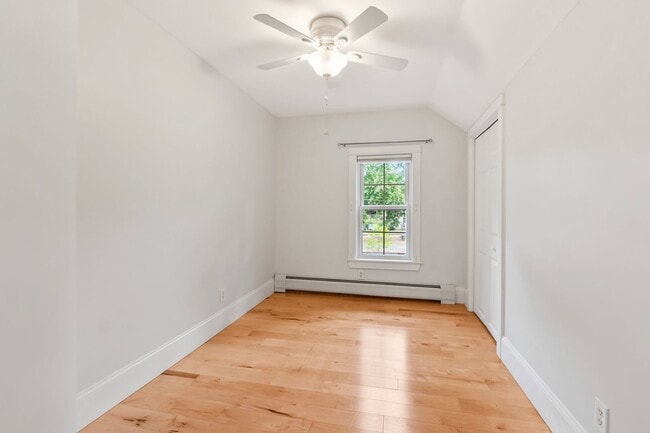 Building Photo - New England Style Farm House for RENT in P...