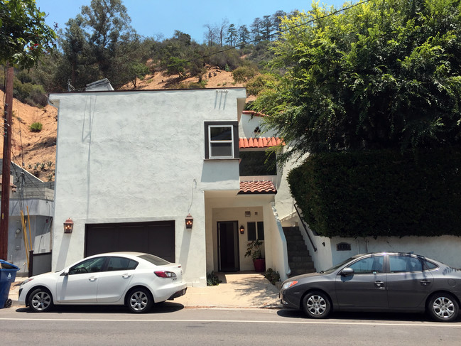 Apartment downstairs of house - 1312 N Beverly Glen Blvd