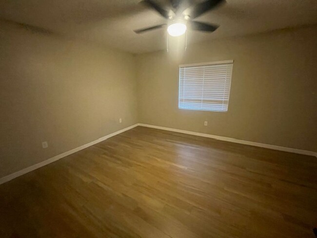 Building Photo - Duplex for rent