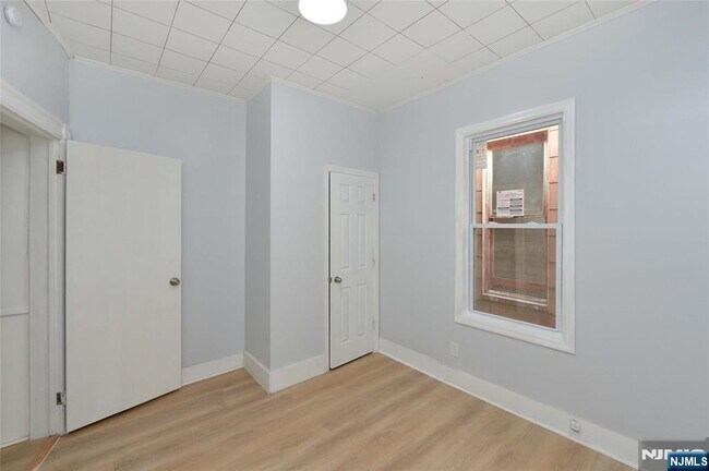 Building Photo - 124 Tuers Ave