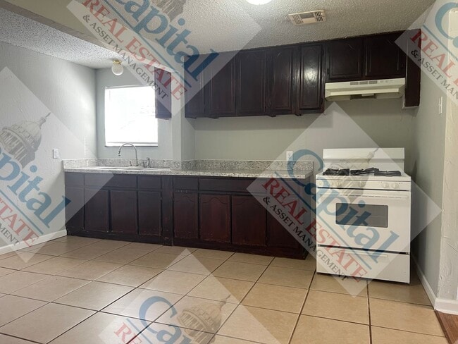 Building Photo - Take the Key!!!