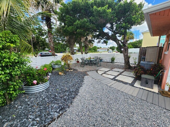 Building Photo - Charming Beachside Bungalow only 150 steps...
