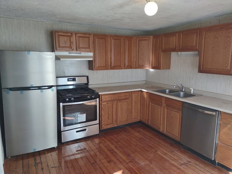 Building Photo - 16 Kilby St