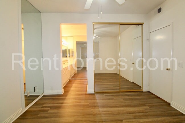 Building Photo - 10722 Sabre Hill Dr