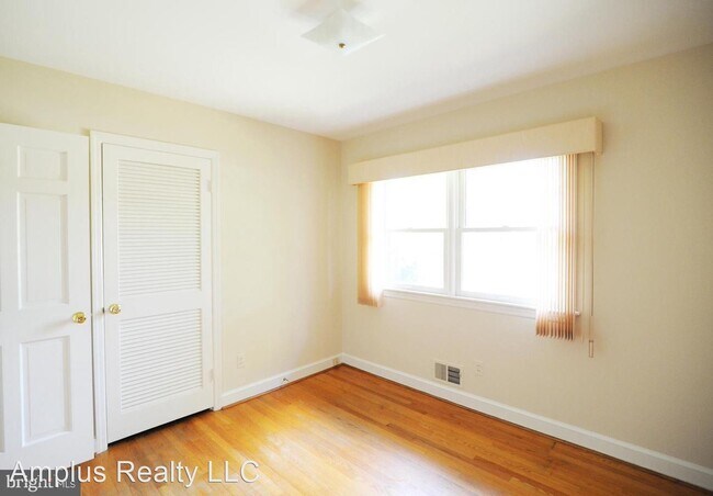 Building Photo - 5 br, 3 bath House - 6655 TENNYSON DR