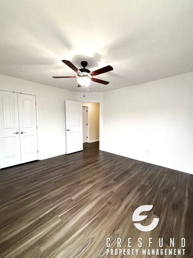 Building Photo - 15-20 Minutes from Fort Bragg and Cape Fear Valley! 4 Bed, 2.5 Bath AVAILABLE FOR MOVE IN NOW!