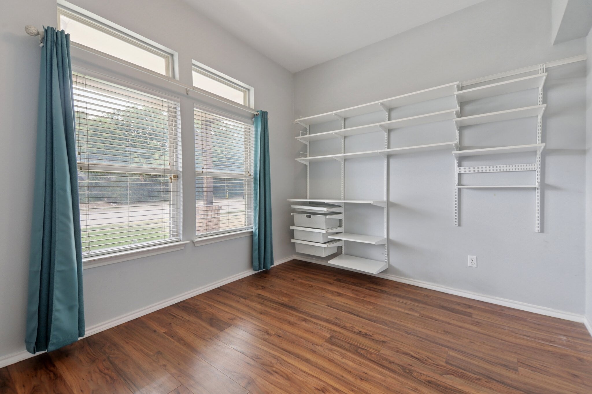 Building Photo - 2114 Iroquois Dr