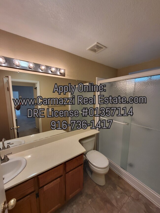 Building Photo - 9451 Lakewind Ln