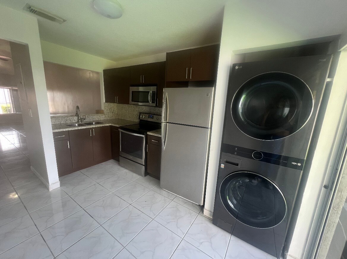 Building Photo - 14855 SW 83rd Ln