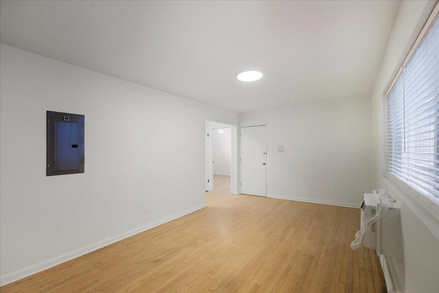 Building Photo - 7357 N Winchester Ave