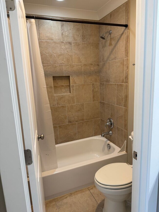 Building Photo - Lexington - Saluda River Club-Offering Self Guided Tour with RENTLY!