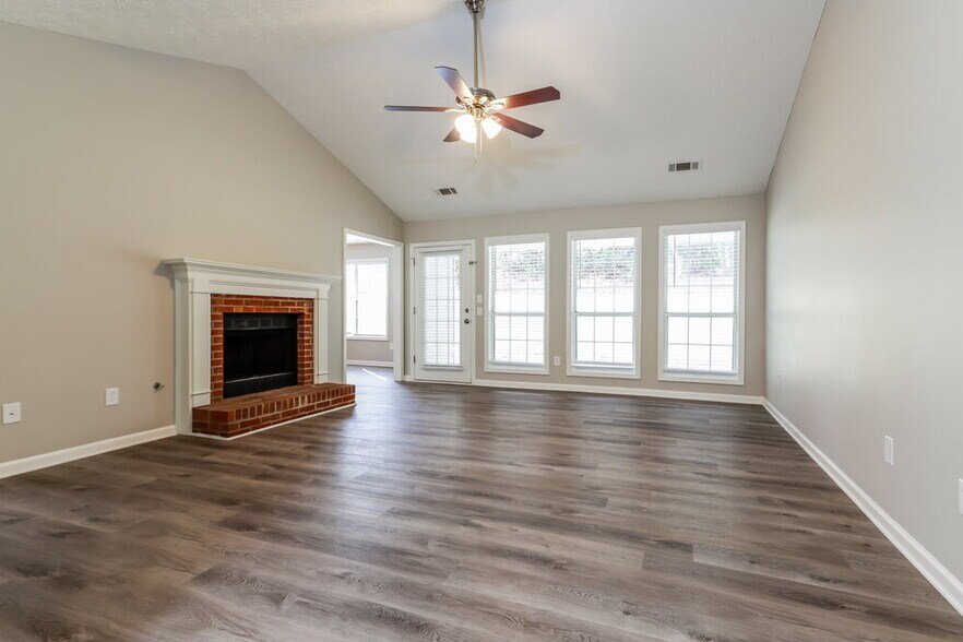 Building Photo - 85 Paris Dr