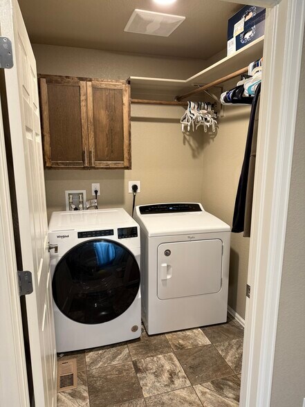 Building Photo - 1986 Shadow Creek Dr