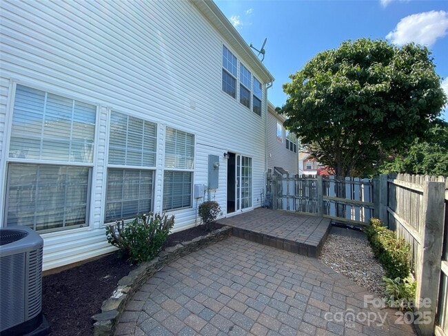 Building Photo - 8807 Ormeau Dr