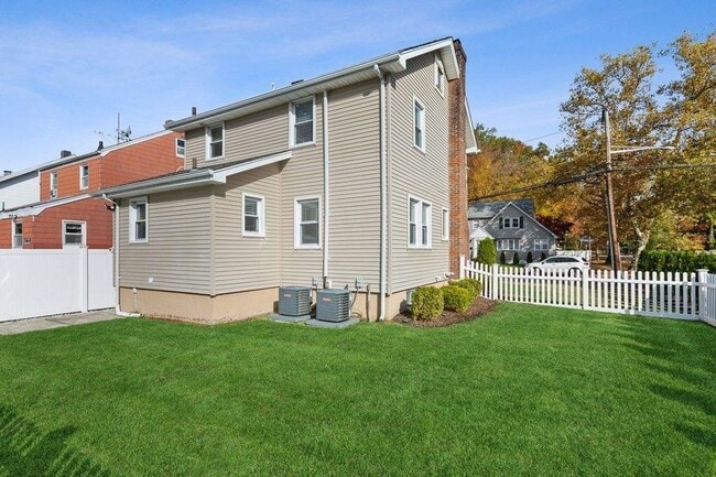 Building Photo - 640 Martense Ave