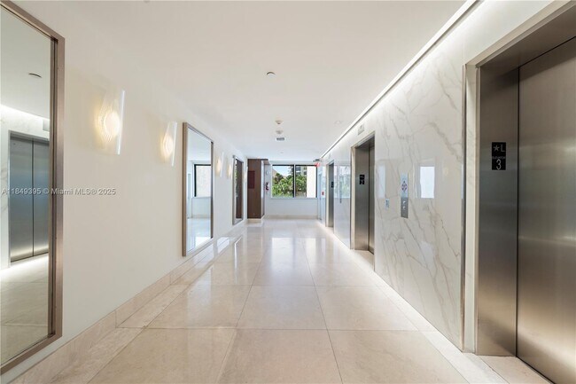 Building Photo - 540 Brickell Key Dr