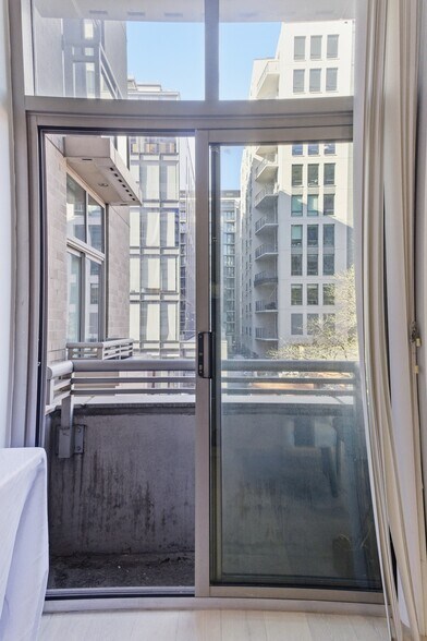 Building Photo - 811 4th St NW