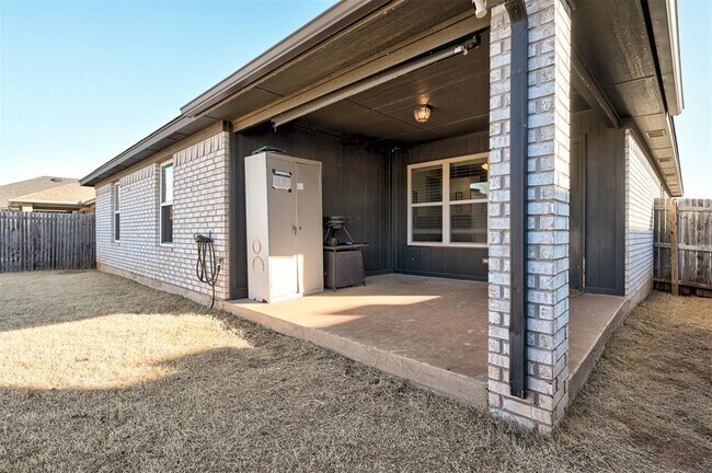 Building Photo - 465 Compass Dr