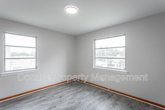 Building Photo - 186 Greens Lake Cir