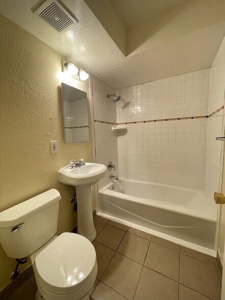 Building Photo - 630-644 Lincoln Rd E