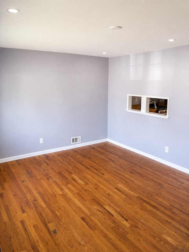 Building Photo - 3 Bedroom Single-Family Ranch Home in Toms River