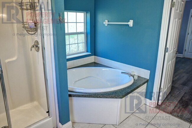 Building Photo - 4407 N Chamberlain Blvd