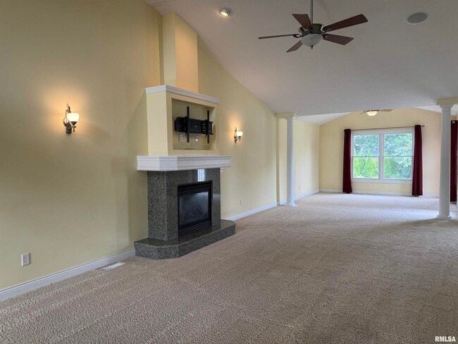 Building Photo - 3011 Belmont Pl