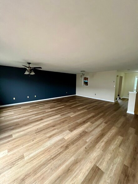 Living room - 2627 Chestnut Ln