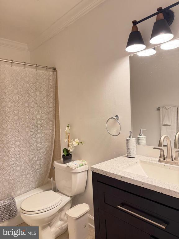 Building Photo - 5934 Mayflower Ct