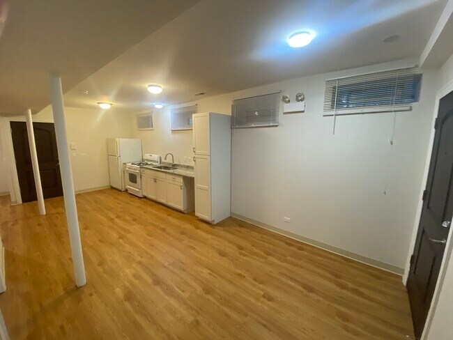 Building Photo - 1111 N Ashland Ave