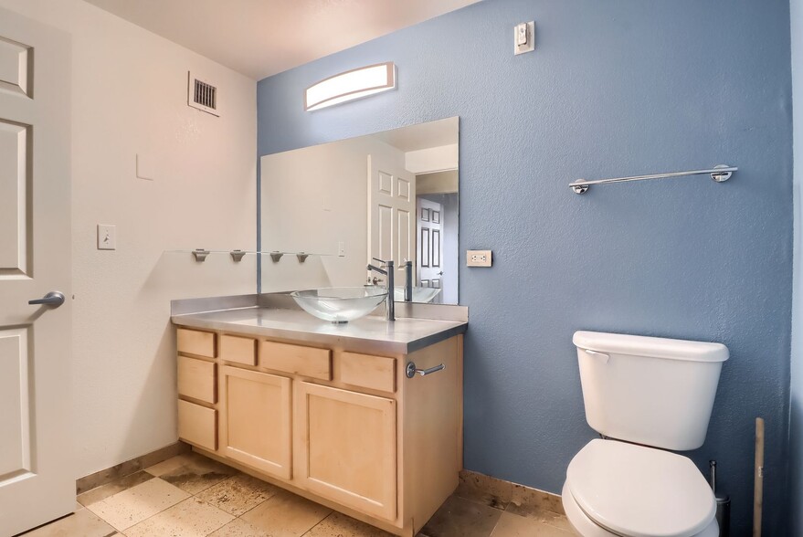 Building Photo - 444 17th St