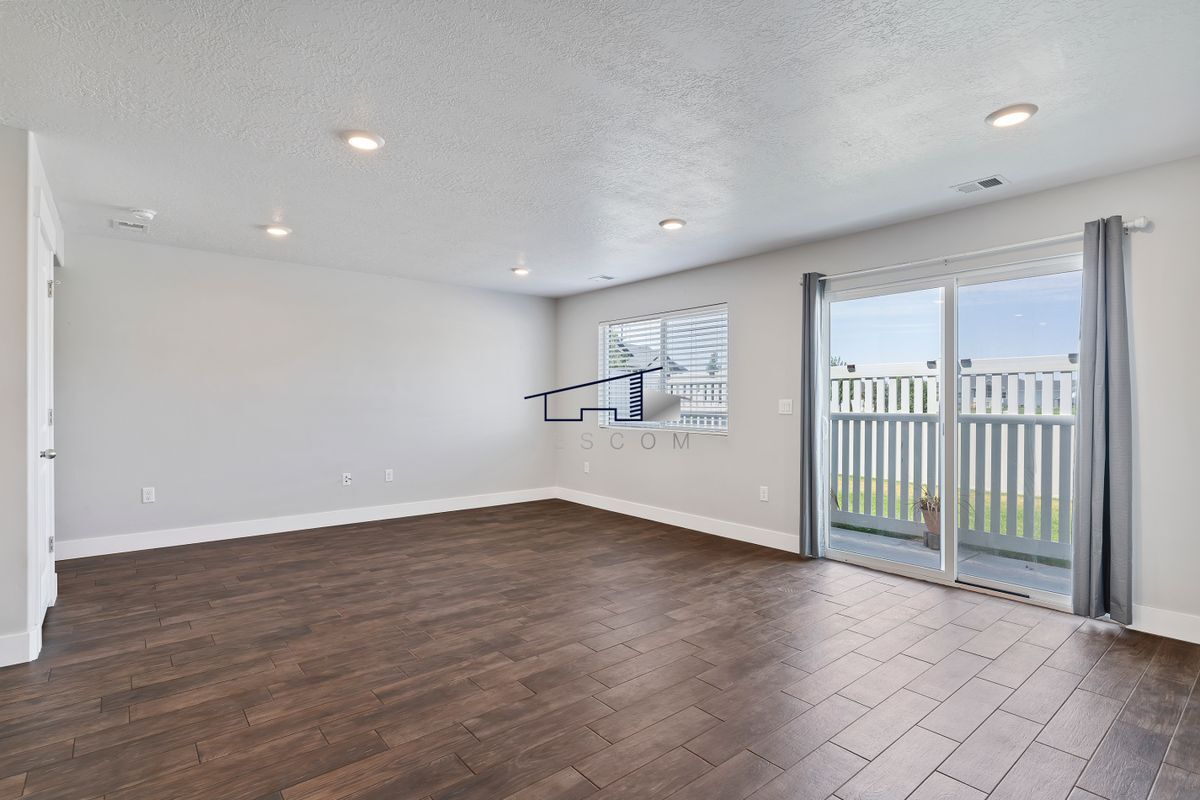 Building Photo - 6471 Aspen Ln