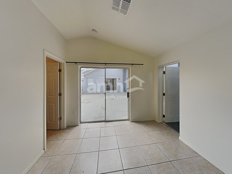 Building Photo - 1144 Jaybee Ave