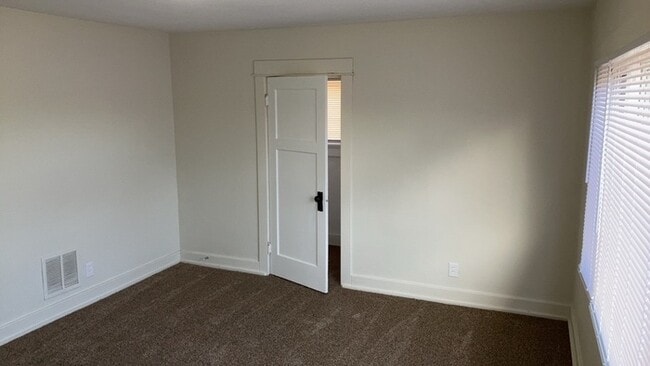 Building Photo - 237 Westwood Ave