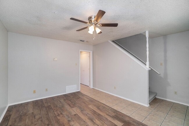 Building Photo - 3301 Aurora St