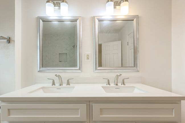 Building Photo - 2641 SE 168th Ave