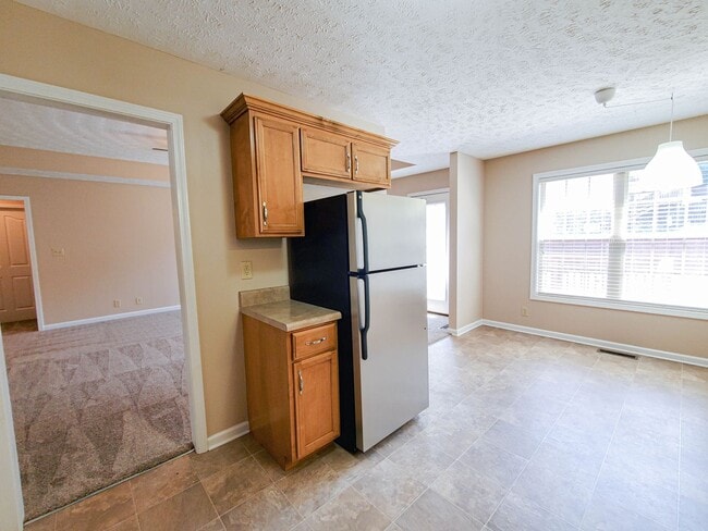 Building Photo - Pet Friendly Three Bedroom!