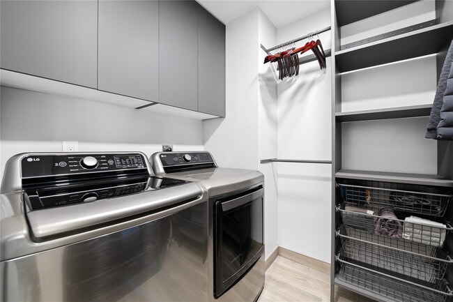 Building Photo - 340 City View Dr