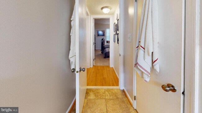 Building Photo - 3101 Patrick Henry Dr