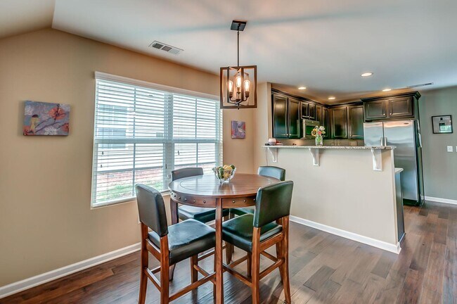 Building Photo - 1431 Riverbrook Dr