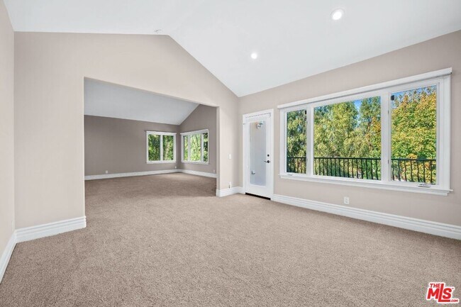 Building Photo - 11221 Briarcliff Ln