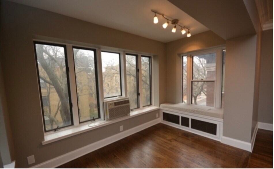 Building Photo - 3741 N Pine Grove Ave