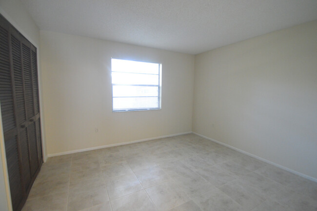 Building Photo - 2B/ 1B 1st Floor Condo in Baywood  Meadows...