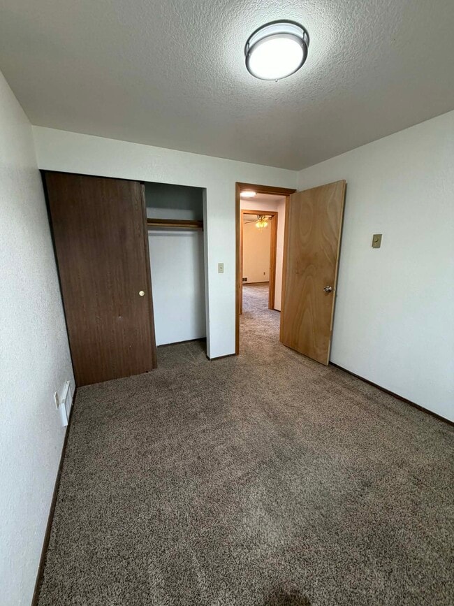 Building Photo - 725 Edelweiss Ln SE