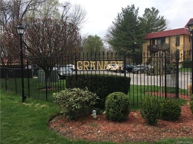 Building Photo - 2 Granada Crescent