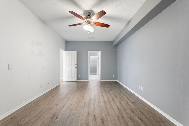 Building Photo - Spacious and beautifully maintained 5-bedroom, 3.5-bathroom two-story home